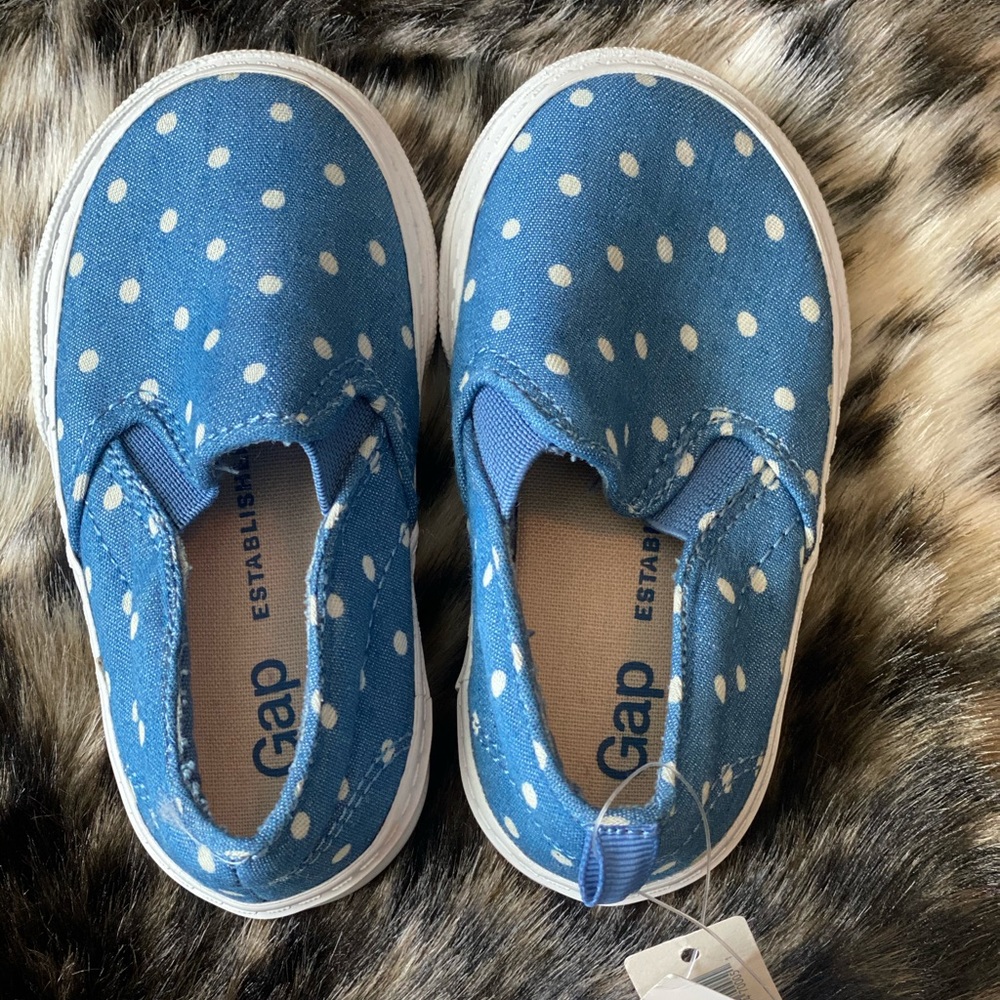 NWT! Baby GAP Girls Slip-On Sneakers (Size 5)